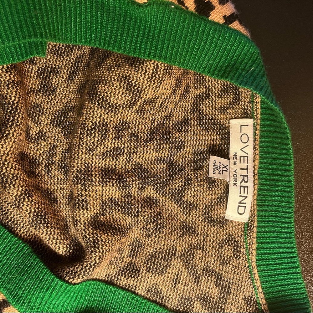 Funky women's XL tan leopard print cardigan w/ green trim - Picture 4 of 4